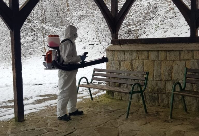 Sądecczyzna. Strażacy dezynfekują miejsca publiczne