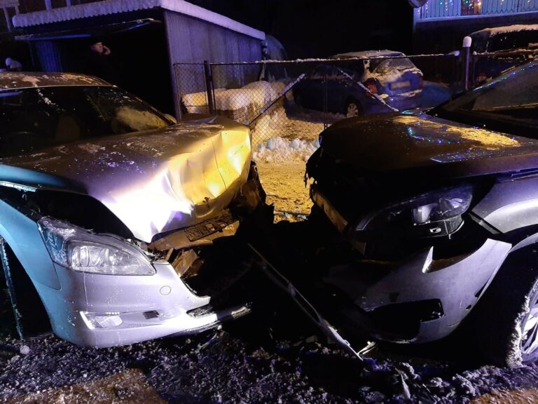 Piwniczna-Zdrój. Czołówka dwóch peugeotów, dwie osoby w szpitalu