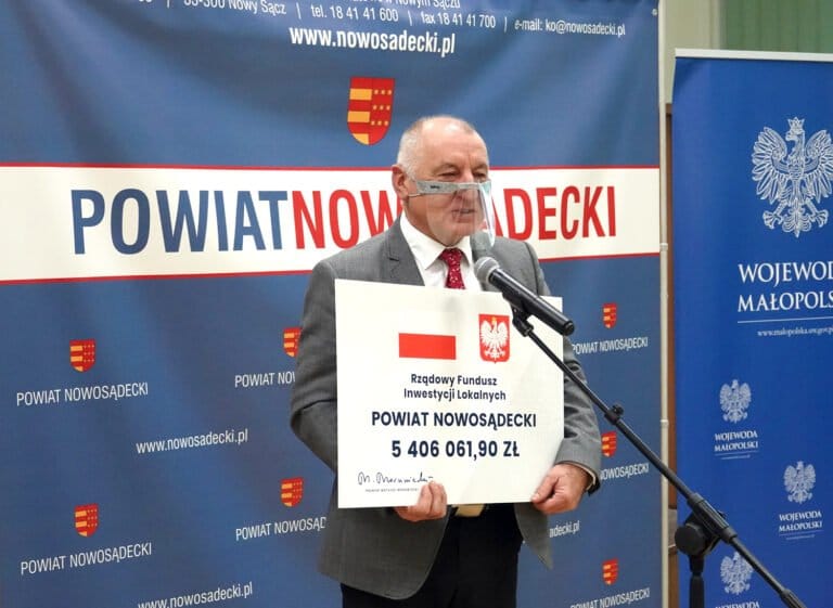 Są pieniądze na budowę Centrum Sportowego w Marcinkowicach i remont drogi Limanowa – Chełmiec