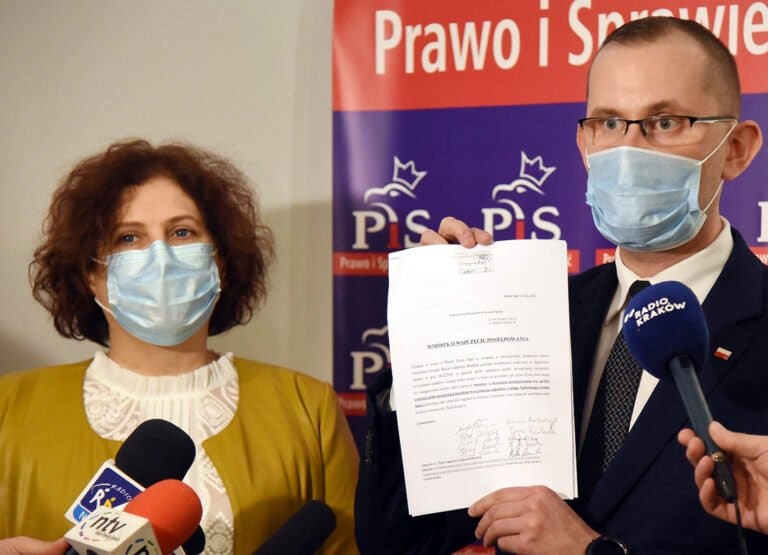 Radni PiS – Wybieram Nowy Sącz składają zawiadomienie do prokuratury. Chodzi o „wrogie przejęcie”