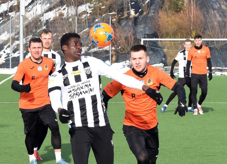 Sandecja remisuje w Stróżach