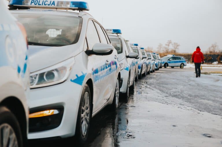 Kierowcy radiowozów będą lepiej jeździć. Sądeckich policjantów wysłano na specjalny trening