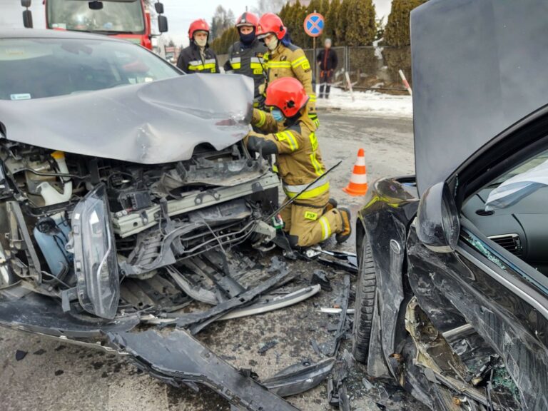 Nowy Sącz. Zderzenie dwóch osobówek na ul. Nawojowskiej