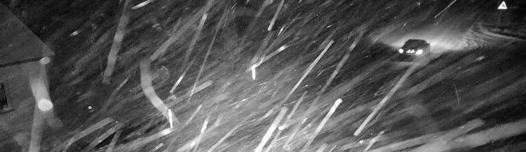 UWAGA kierowcy: bardzo trudne warunki drogowe! W Małopolsce zamiecie śnieżne i lodowy deszcz