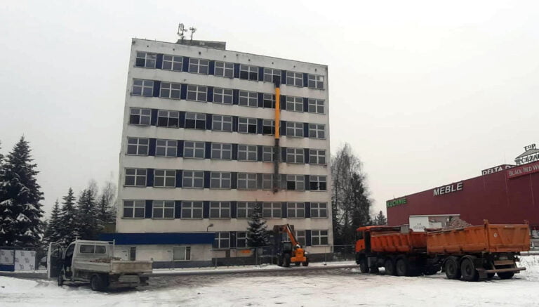 Apartament w rektoracie, kawalerka w sali wykładowej. W pełnym wspomnień gmachu sądeckiej uczelni będzie można kupić mieszkanie
