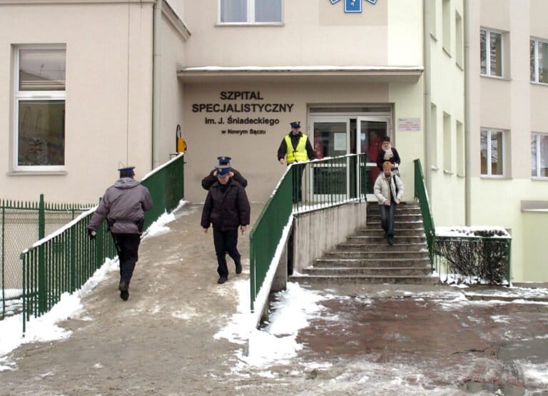 Odkurzone fotografie. Bomby w szpitalu nie było, ale było zagrożenie życia…