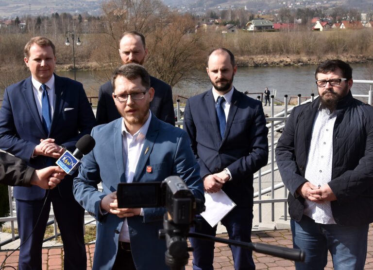 Konfederacja przeciw lockdownowi. Będzie projekt obywatelskiej ustawy znoszącej obostrzenia