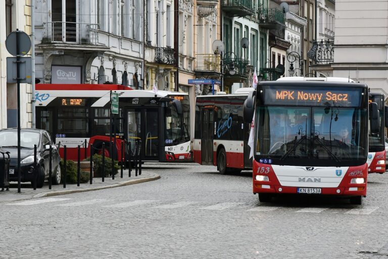 Kierowcy miejskich autobusów protestują. Powód: wizja zwolnień załogi