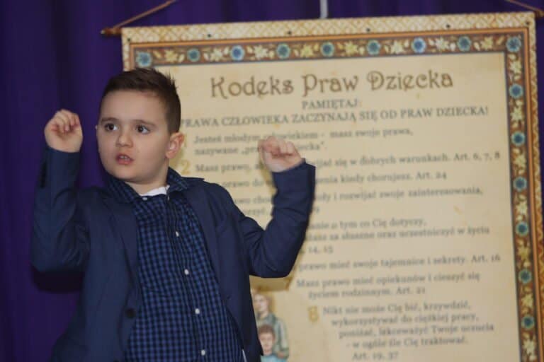 Rzecznik Praw Dziecka odwiedził Chełmiec. Gratulował talentu Davidowi Kotlarzowi i jego kolegom