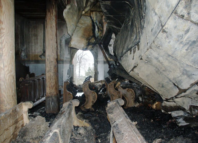 Odkurzone fotografie. Palił się kościół – żeglarski „drogowskaz”