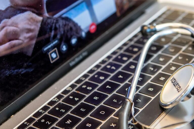 Gdy po raz pierwszy odczuwasz dolegliwość – wizyta osobista wskazana. Rozporządzenie o teleporadach podpisane