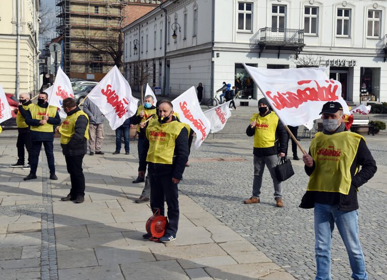 Protest załogi sądeckiego MPK. Dziś głos dały nie autobusy, tylko ludzie [zdjęcia]