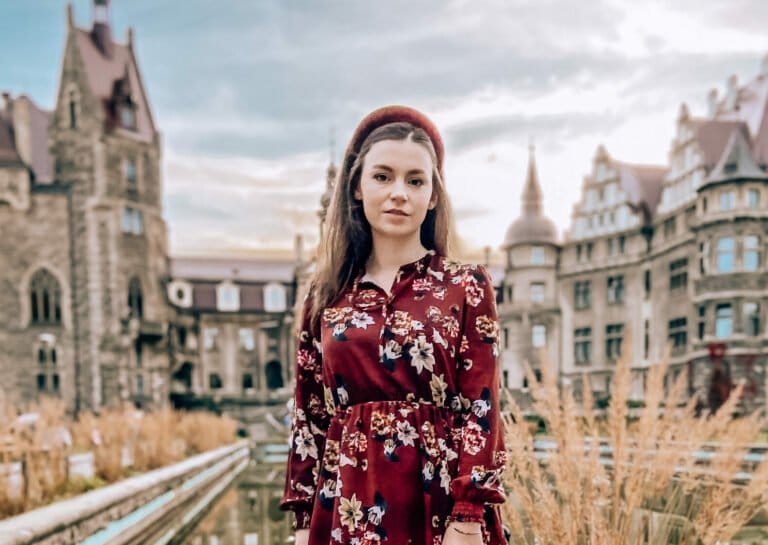 Kobieta stylistka. Małe jest piękne