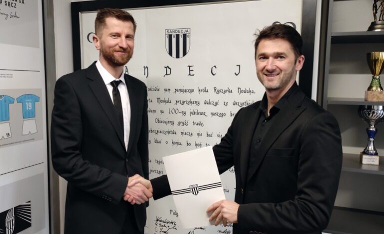 Ratował Wisłę Kraków, teraz poprowadzi Akademię Sandecja
