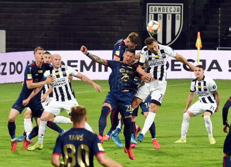 Sandecja. Nie utonąć w Odrze