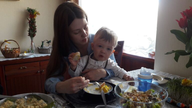 Kobieta na macierzyńskim. Była posłanka Kukiz’15 dziś bawi się klockami i piecze ciasta