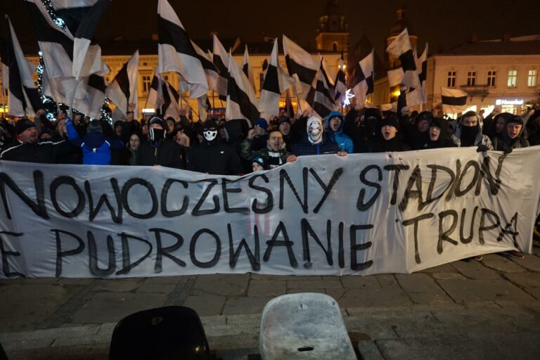 Nowy Sącz. Kibice Sandecji przed ratuszem upomną się o stadion. Nie wierzą w intencje prezydenta