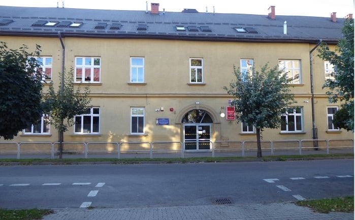 Nowy Sącz. Na zajęciach nieobecne tylko dwie osoby, więc nie ma problemu z dotarciem do szkoły? Rodzice interweniują, dyrekcja odpowiada
