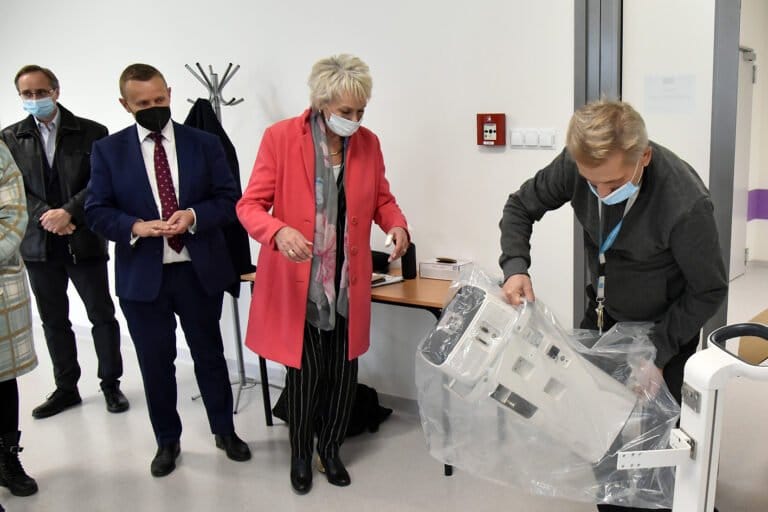Do Nowego Sącza trafił aparat do terapii nerkozastępczej, trzy respiratory oraz trzy kardiomonitory