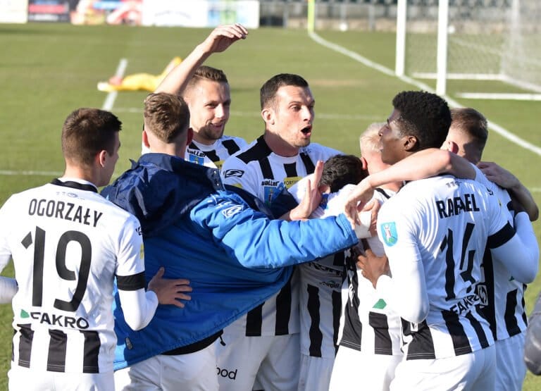 Sandecja punktuje, Sandecja coraz bliżej…