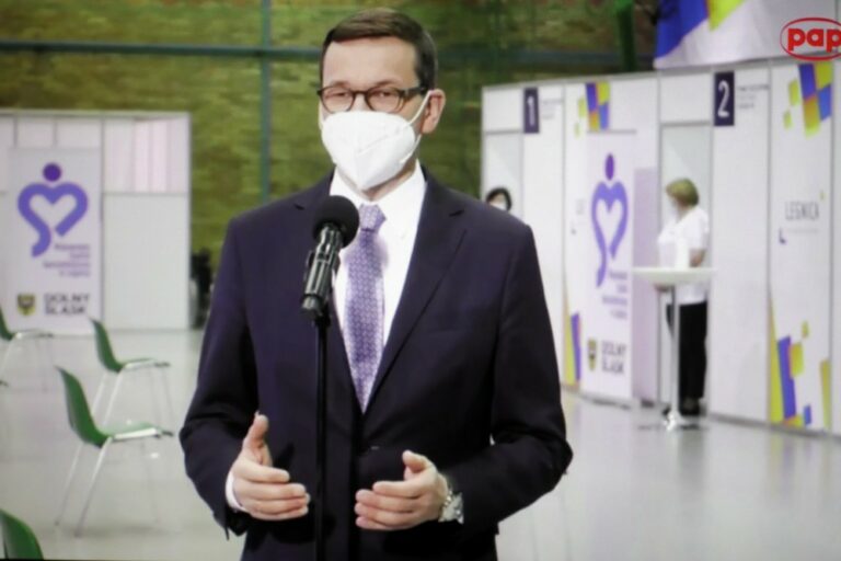 Morawiecki: chcemy, aby od 10 maja każdy dorosły obywatel mógł zapisać się na szczepienie
