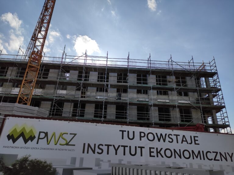 Nowy Sącz. Inwestycja za ok. 18,5 mln pnie się w górę przy Alejach Wolności