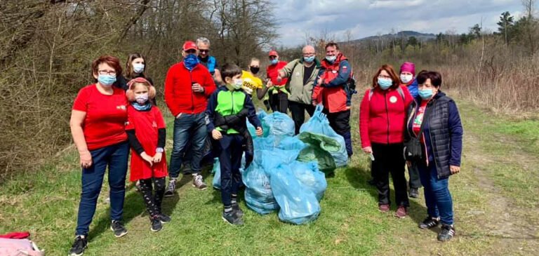 Nowy Sącz. Chuligaństwo na szkodę natury zostało zważone: pięć ton na trzy kilometry. 150 ludzi ruszyło z odsieczą…