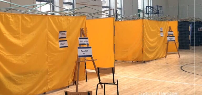 Punkt Szczepień Powszechnych w Nowym Sączu czeka na szczepionki i na pacjentów…