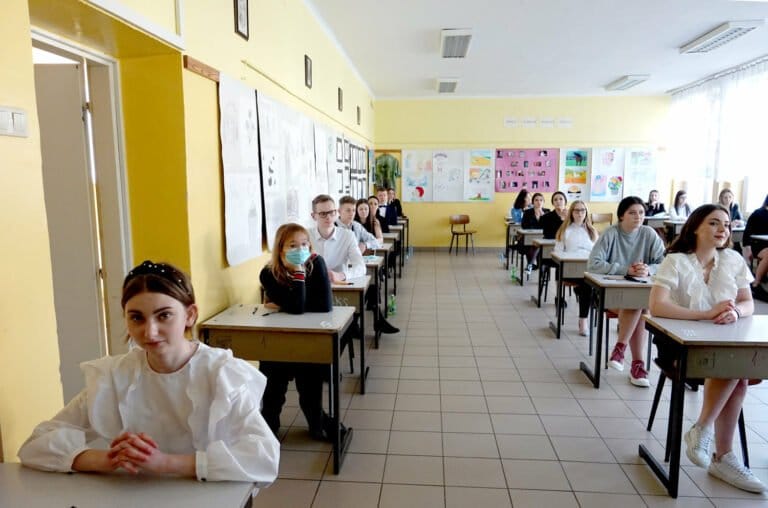 Sądecczyzna. 3386 maturzystów zmierzyło się z językiem polskim. Nie obyło się bez alarmów bombowych
