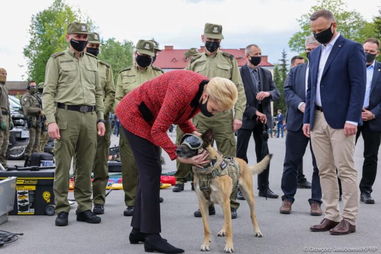 Agata Kornhauser – Duda: Straż Graniczna jest kobietą! Wizyta pary prezydenckiej w Nowym Sączu [ZDJĘCIA]