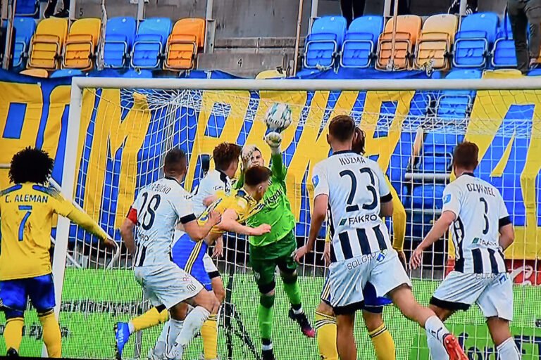 I liga odrobiła straty. Sandecja poległa, ale prowadzi w Pro Junior System, a to oznacza pieniądze…