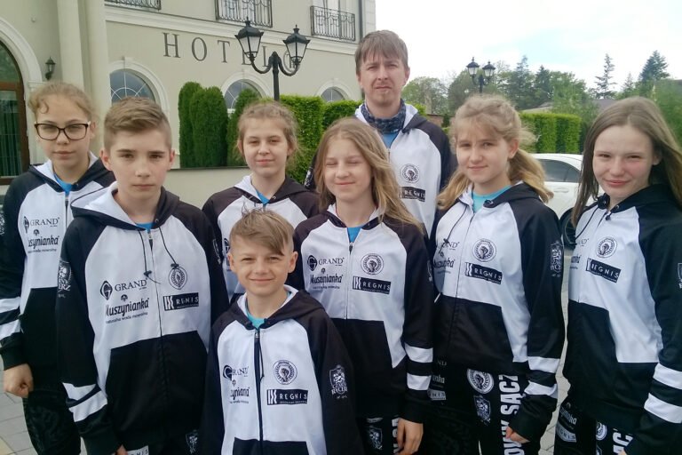 Medale Mistrzostw Polski w kickboxingu sądeckiej młodzieży