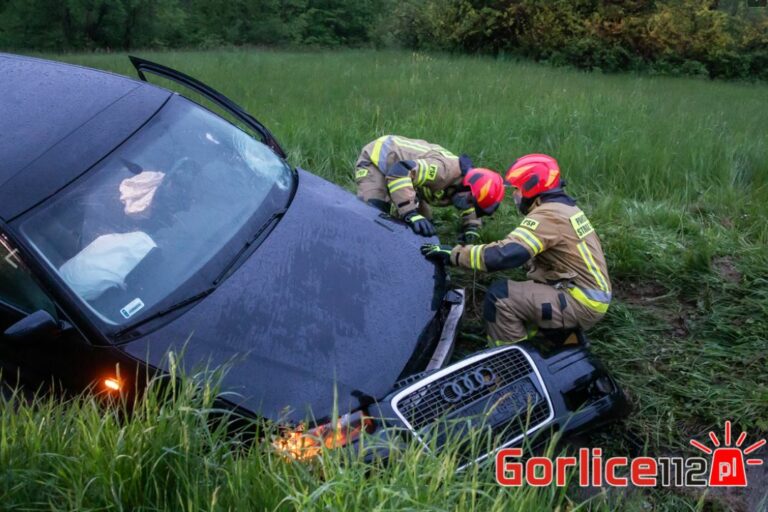 Łosie. Trzy osoby ranne w wyniku zderzenia audi i mercedesa