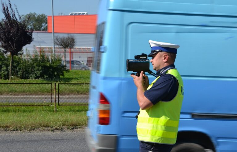 Nowy Sącz, Chełmiec: kierowca lexusa i bmw pomylili zwykłą ulicę z autostradą
