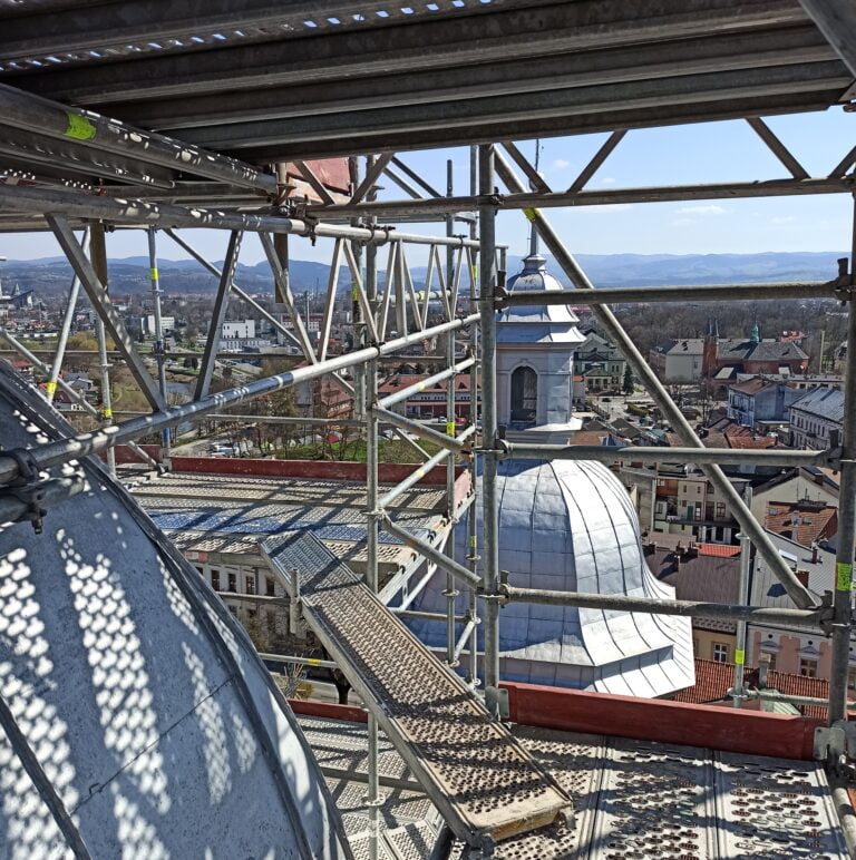 Nowy Sącz. Pod miedzią, która po 365 latach wróci na wieżę, umieszczona zostanie nowa kapsuła czasu