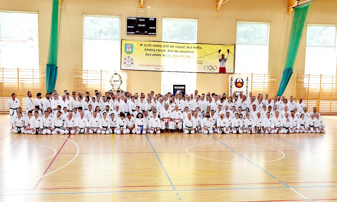 trening karate Shorin- ryu pod przewodnictwem mistrza Kenyu Chinen