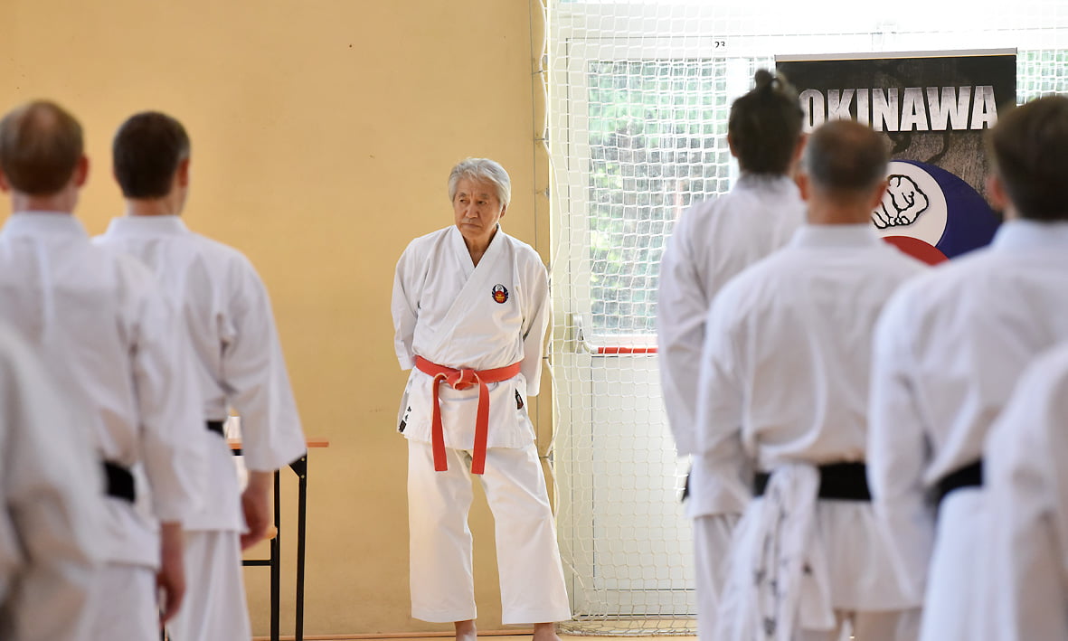 trening karate Shorin- ryu pod przewodnictwem mistrza Kenyu Chinen