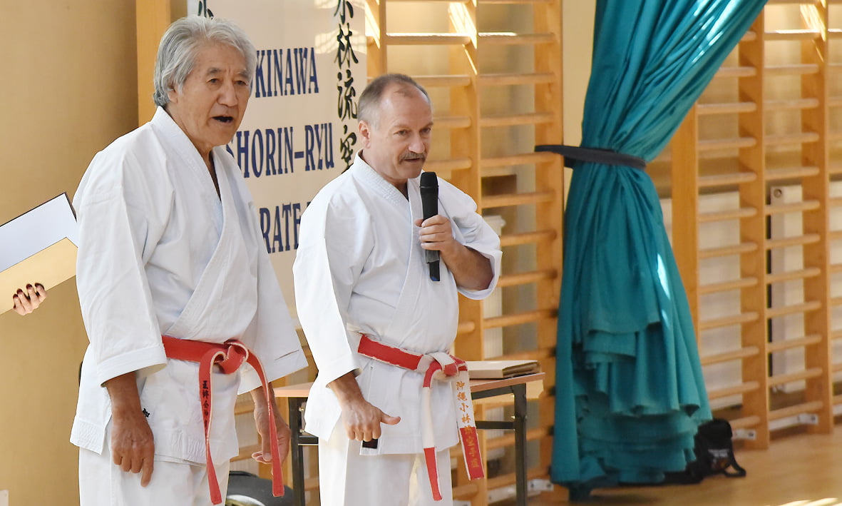 trening karate Shorin- ryu pod przewodnictwem mistrza Kenyu Chinen