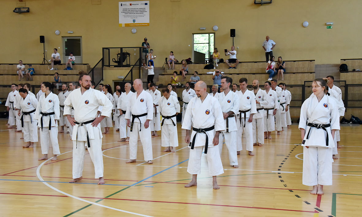 trening karate Shorin- ryu pod przewodnictwem mistrza Kenyu Chinen