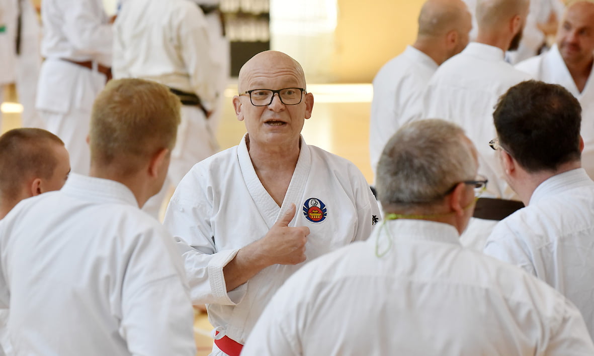 trening karate Shorin- ryu pod przewodnictwem mistrza Kenyu Chinen