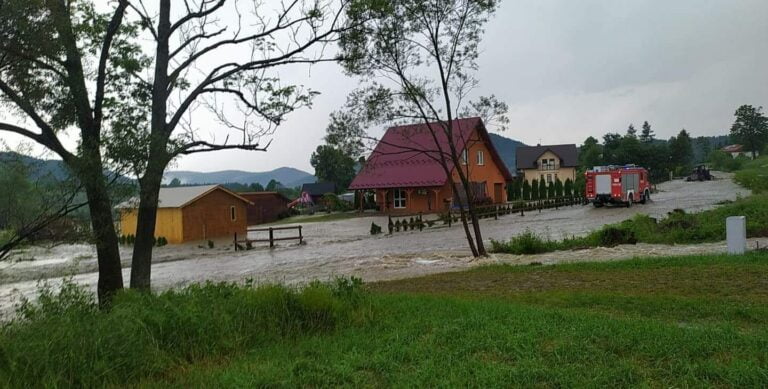 Nawałnica przeszła przez region. Zalane domy, drogi i hotel