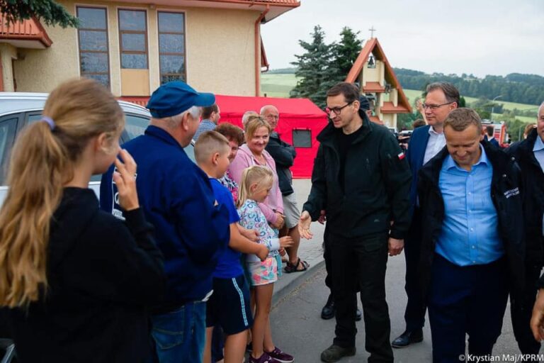 Premier Morawiecki w Librantowej. Rodziny otrzymają do 200 tysięcy złotych na odbudowę domów
