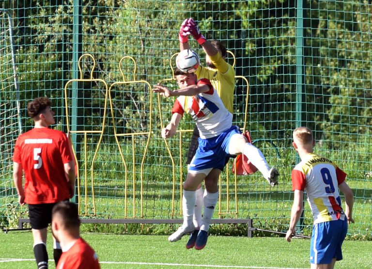 Piłka nożna. W 4 lidze dzisiaj grają o awans