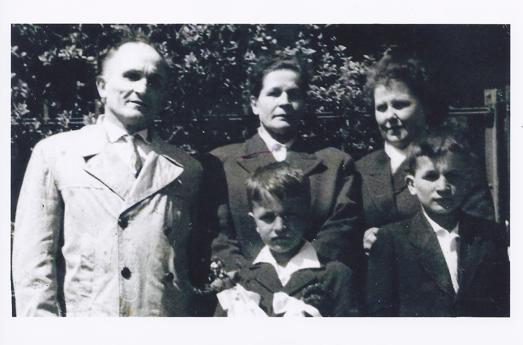 Józef i Marian Koral z rodzicami