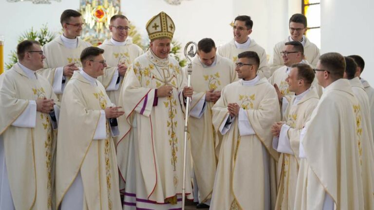 Brzezna, Łącko, Stary Sącz i Świniarsko powitają w sierpniu nowych księży