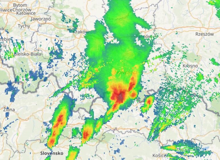 UWAGA! znów grzmi w regionie. Może spaść grad. Mogą wystąpić lokalne podtopienia