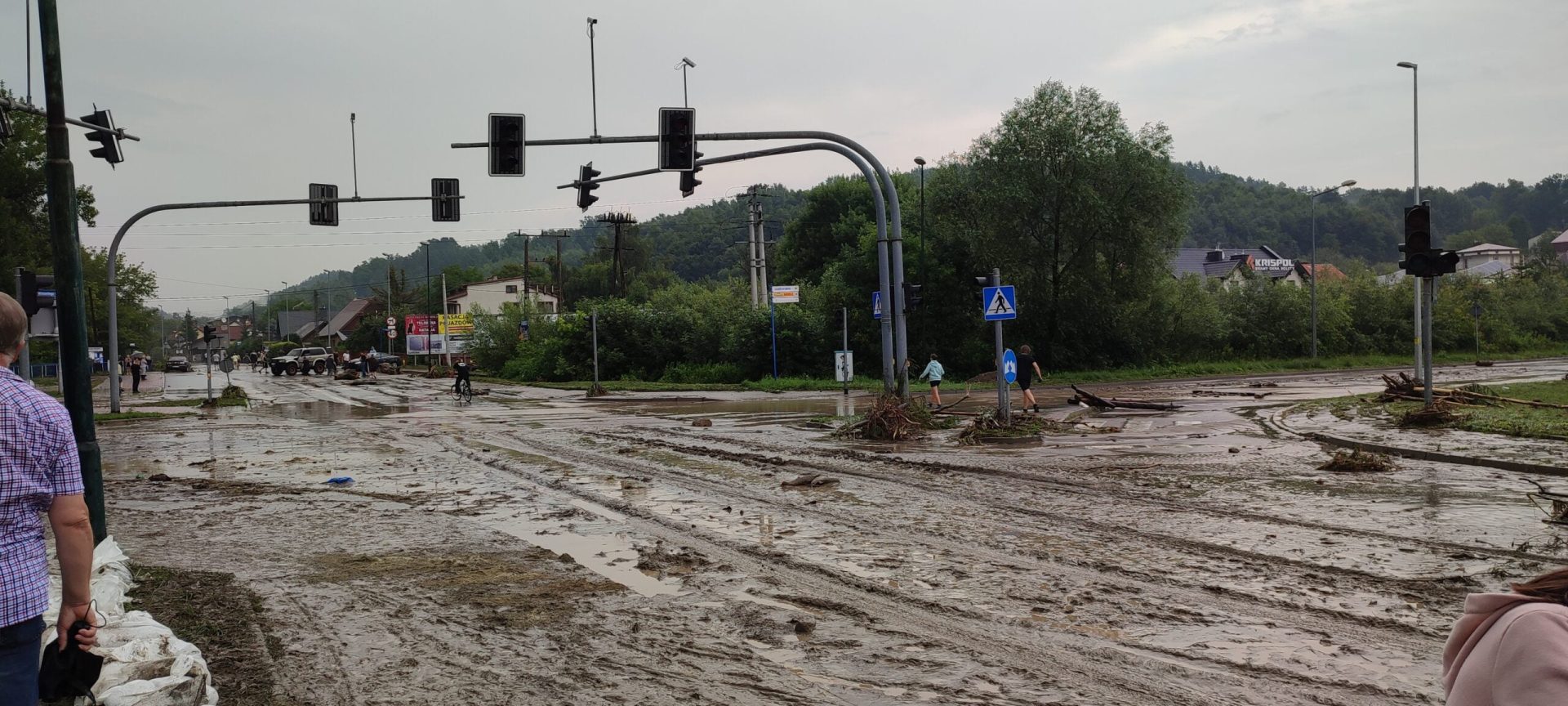 powódź błyskawiczna w Nowym Sączu; skrzyżowanie Barska - Witosa