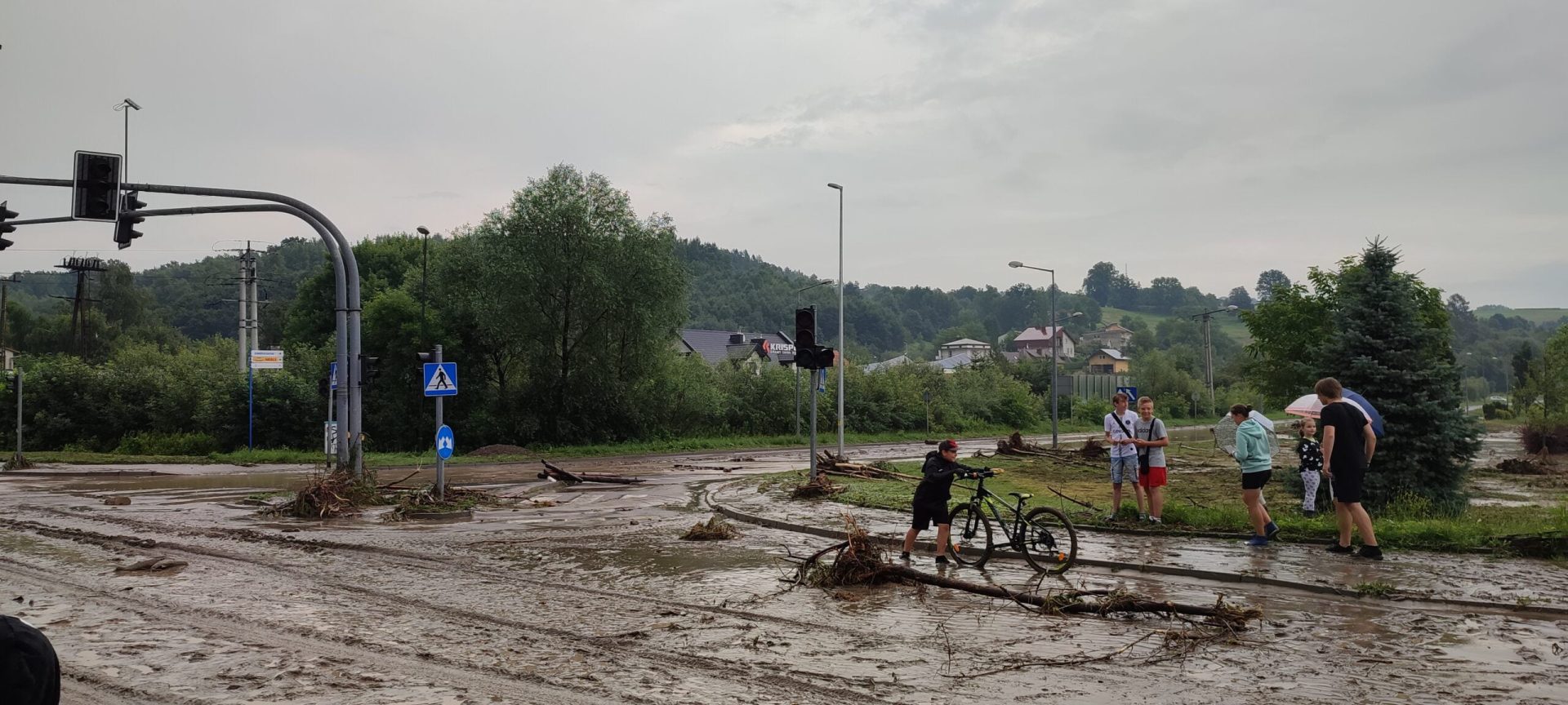 powódź błyskawiczna w Nowym Sączu; skrzyżowanie Barska - Witosa
