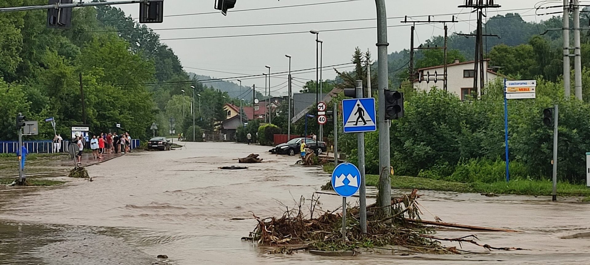 powódź błyskawiczna w Nowym Sączu; skrzyżowanie Barska - Witosa