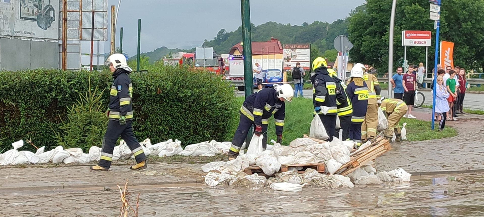powódź błyskawiczna w Nowym Sączu; skrzyżowanie Barska - Witosa